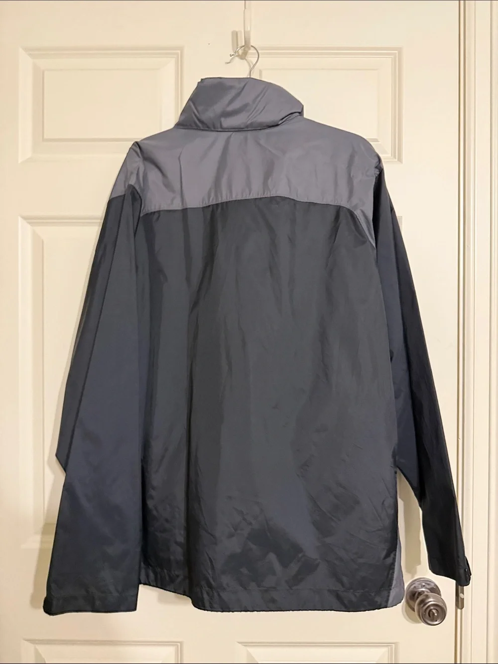 Columbia Two-Tone Black and Gray Men's Windbreaker Jacket